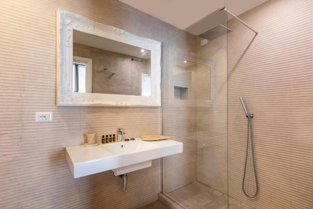 Spagna Art & Suites - Ca Domus Collection Рим Экстерьер фото